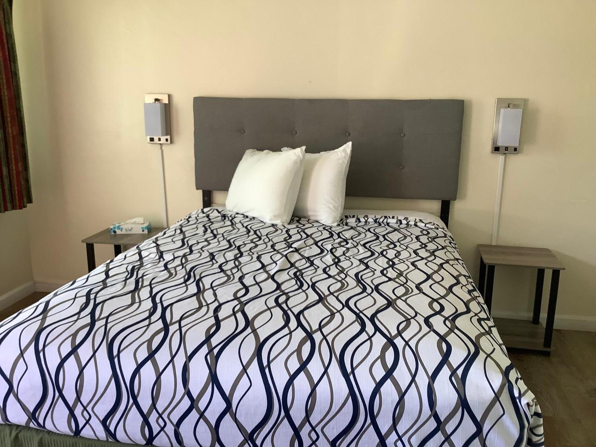 National 9 Motel 2*