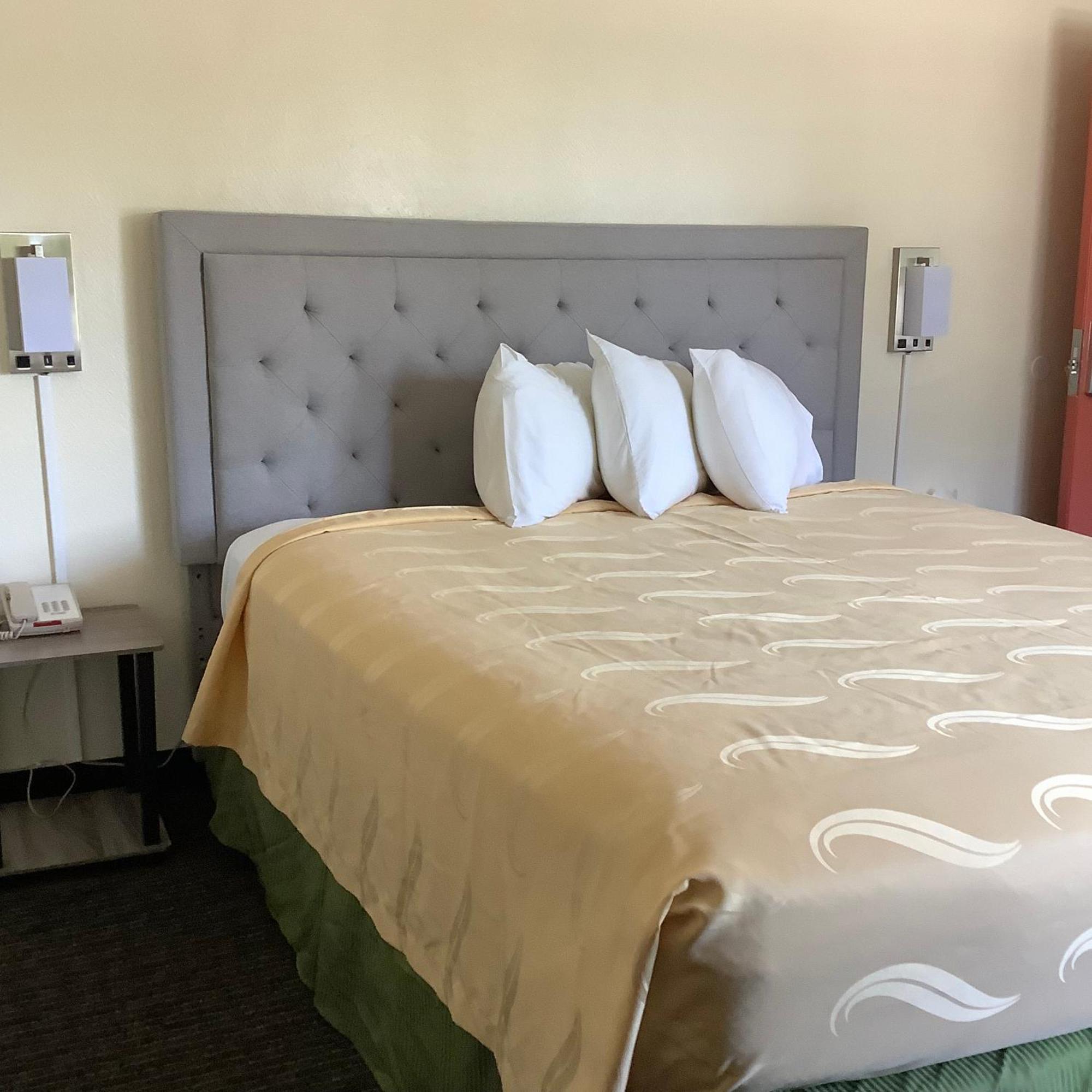National 9 Motel 2*